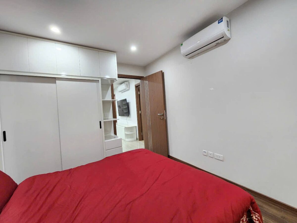 Modern 3BHK apartment at Ciputra for rent (9)