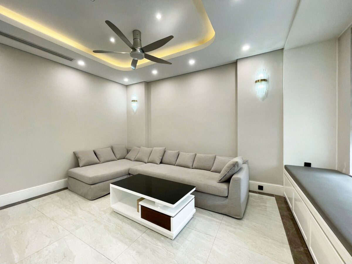 Neo-classical 4BHK villa in Ciputra for rent (10)