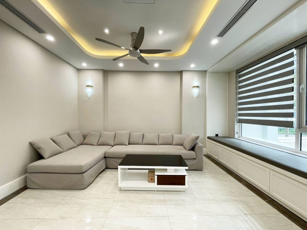 Neo-classical 4BHK villa in Ciputra for rent (11)