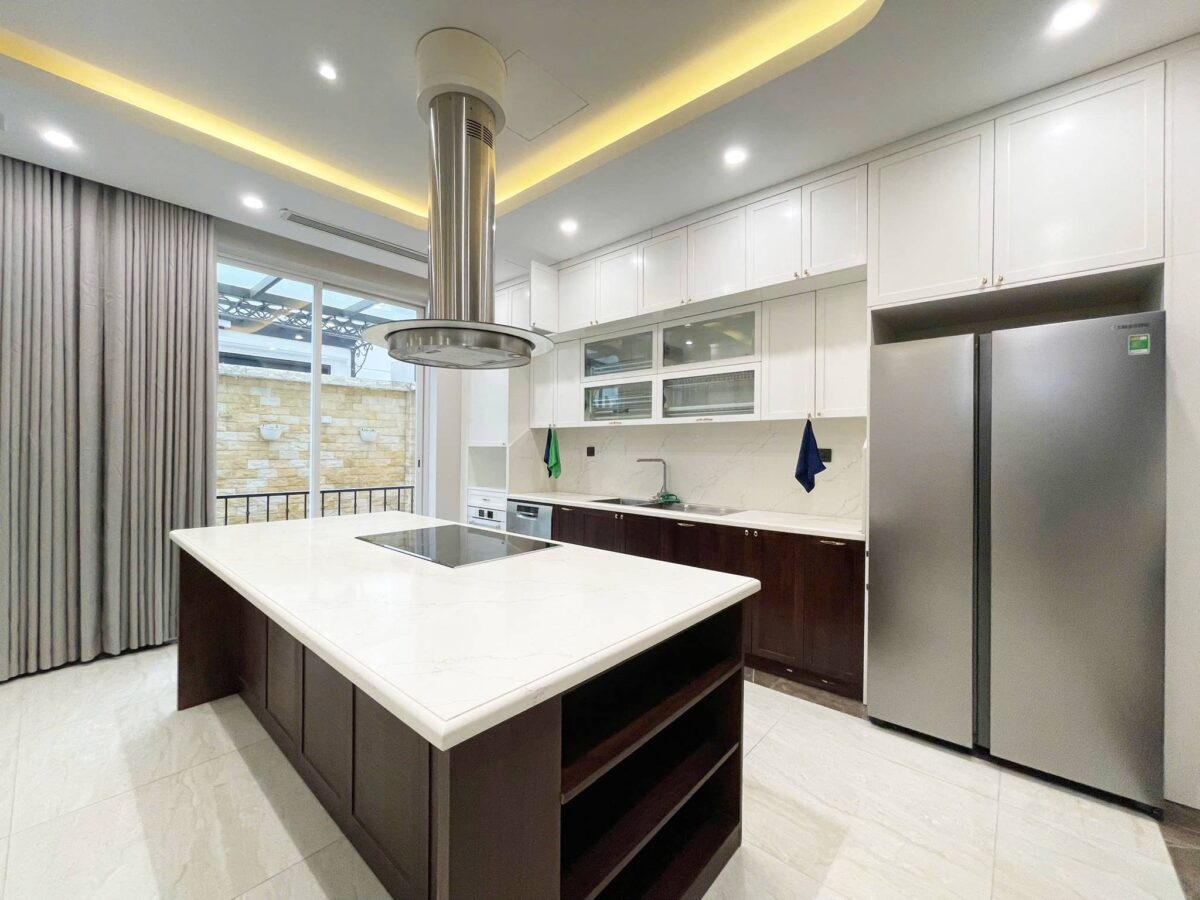 Neo-classical 4BHK villa in Ciputra for rent (13)
