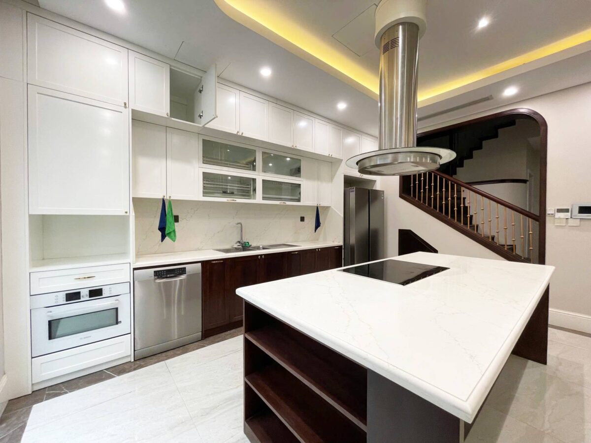 Neo-classical 4BHK villa in Ciputra for rent (14)