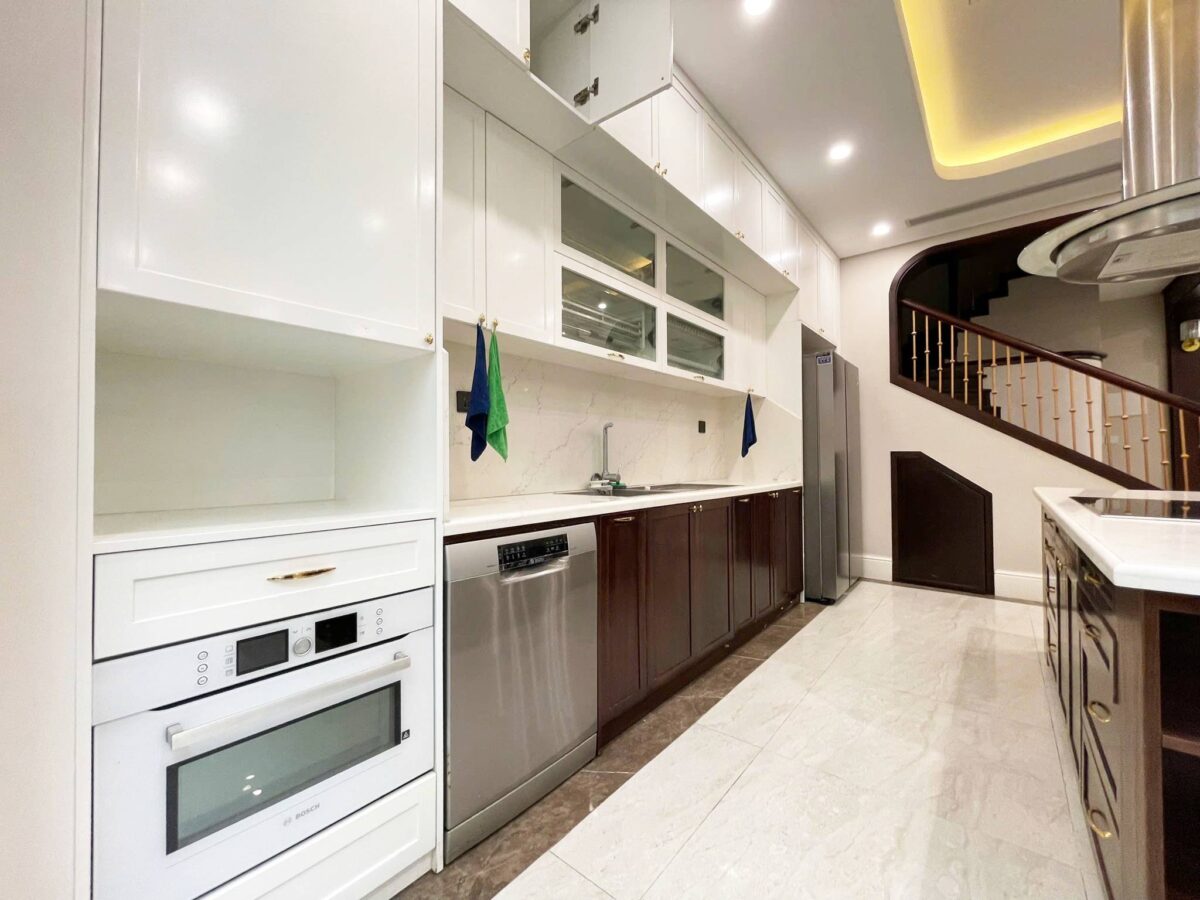 Neo-classical 4BHK villa in Ciputra for rent (15)