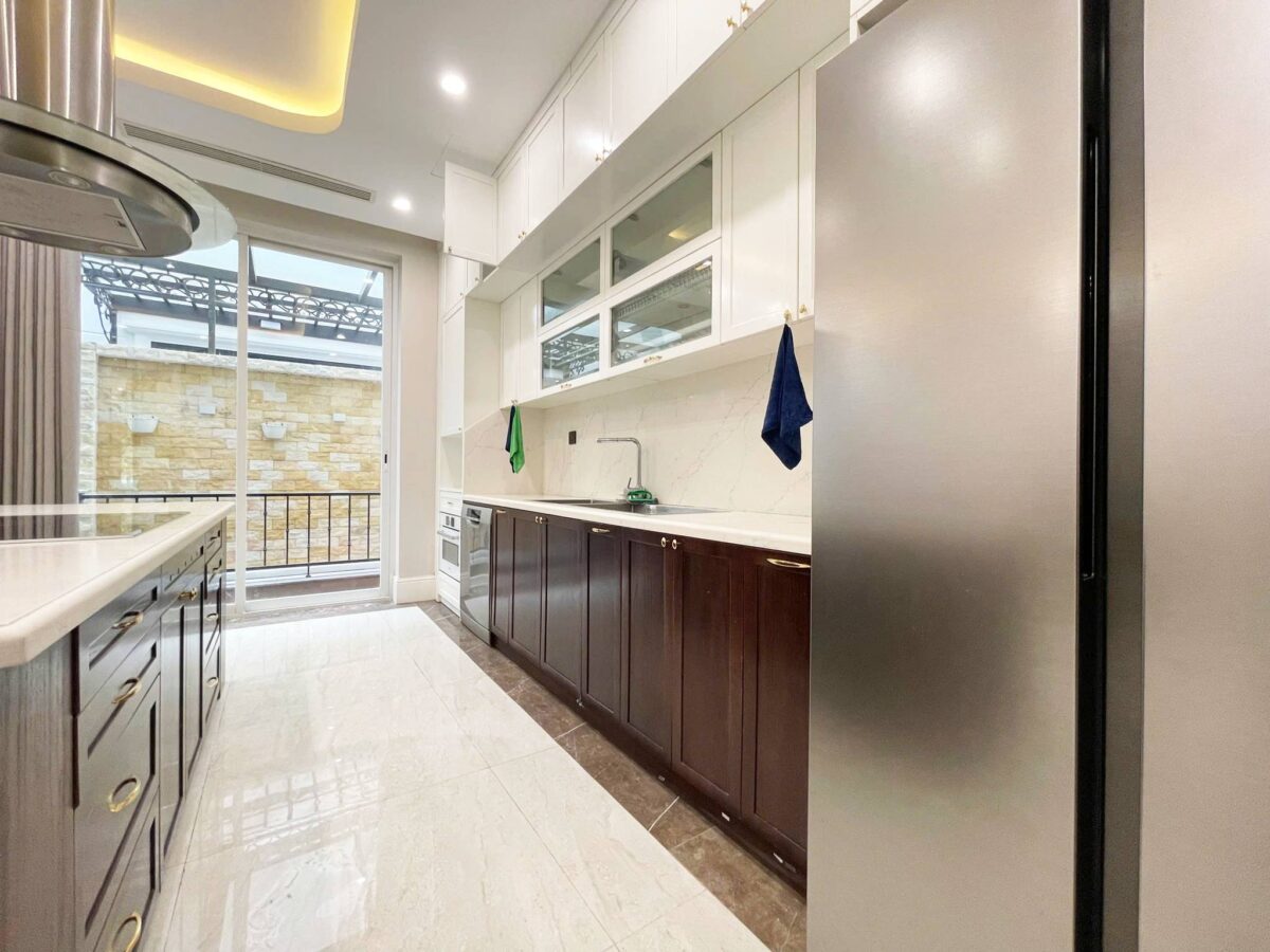Neo-classical 4BHK villa in Ciputra for rent (16)
