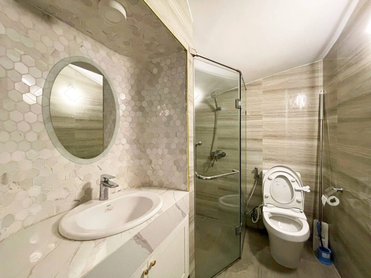 Neo-classical 4BHK villa in Ciputra for rent (17)