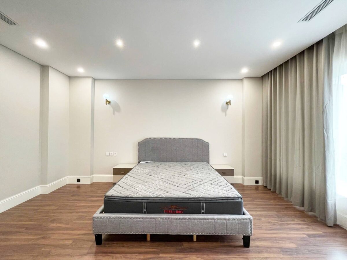 Neo-classical 4BHK villa in Ciputra for rent (19)