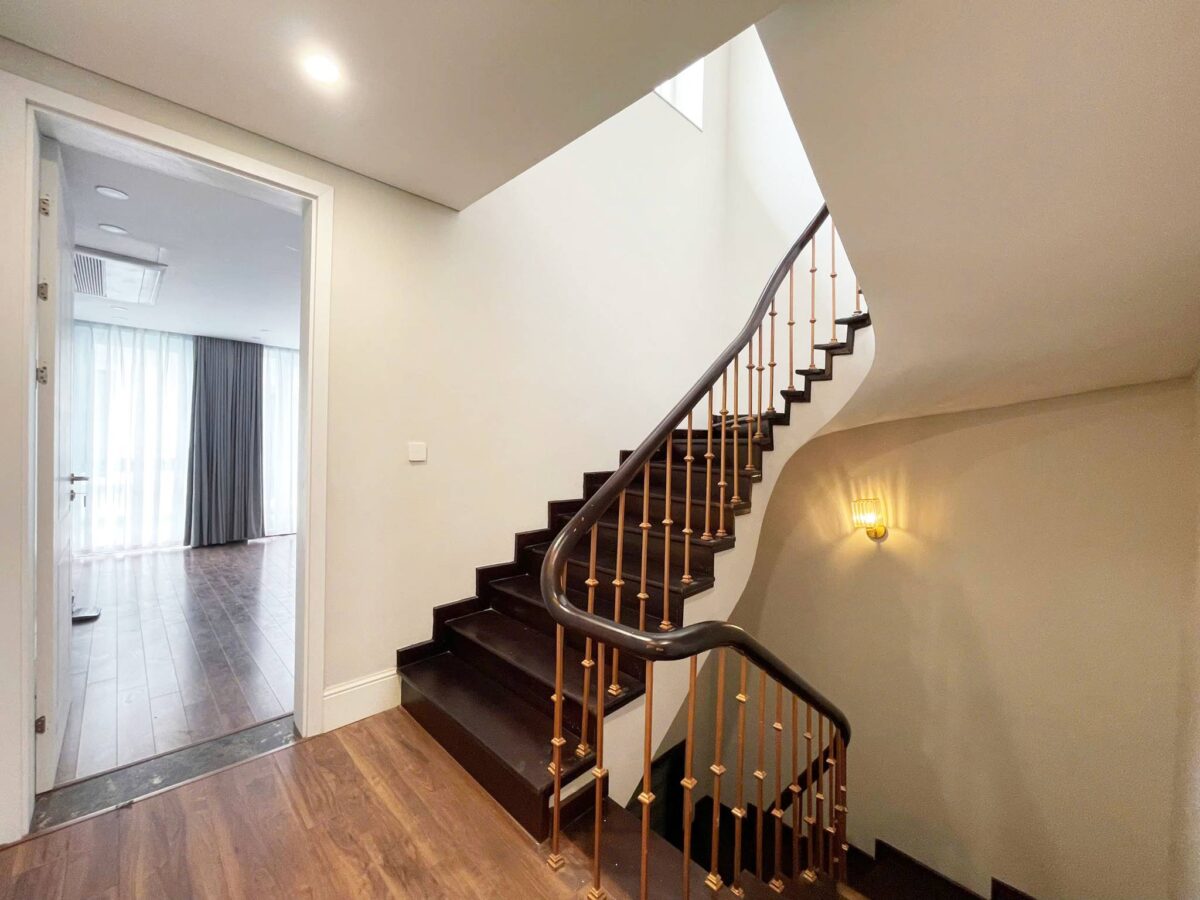 Neo-classical 4BHK villa in Ciputra for rent (26)