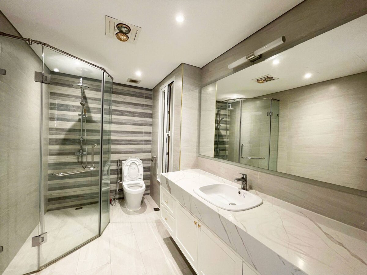 Neo-classical 4BHK villa in Ciputra for rent (30)