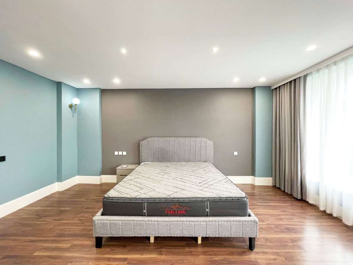 Neo-classical 4BHK villa in Ciputra for rent (33)