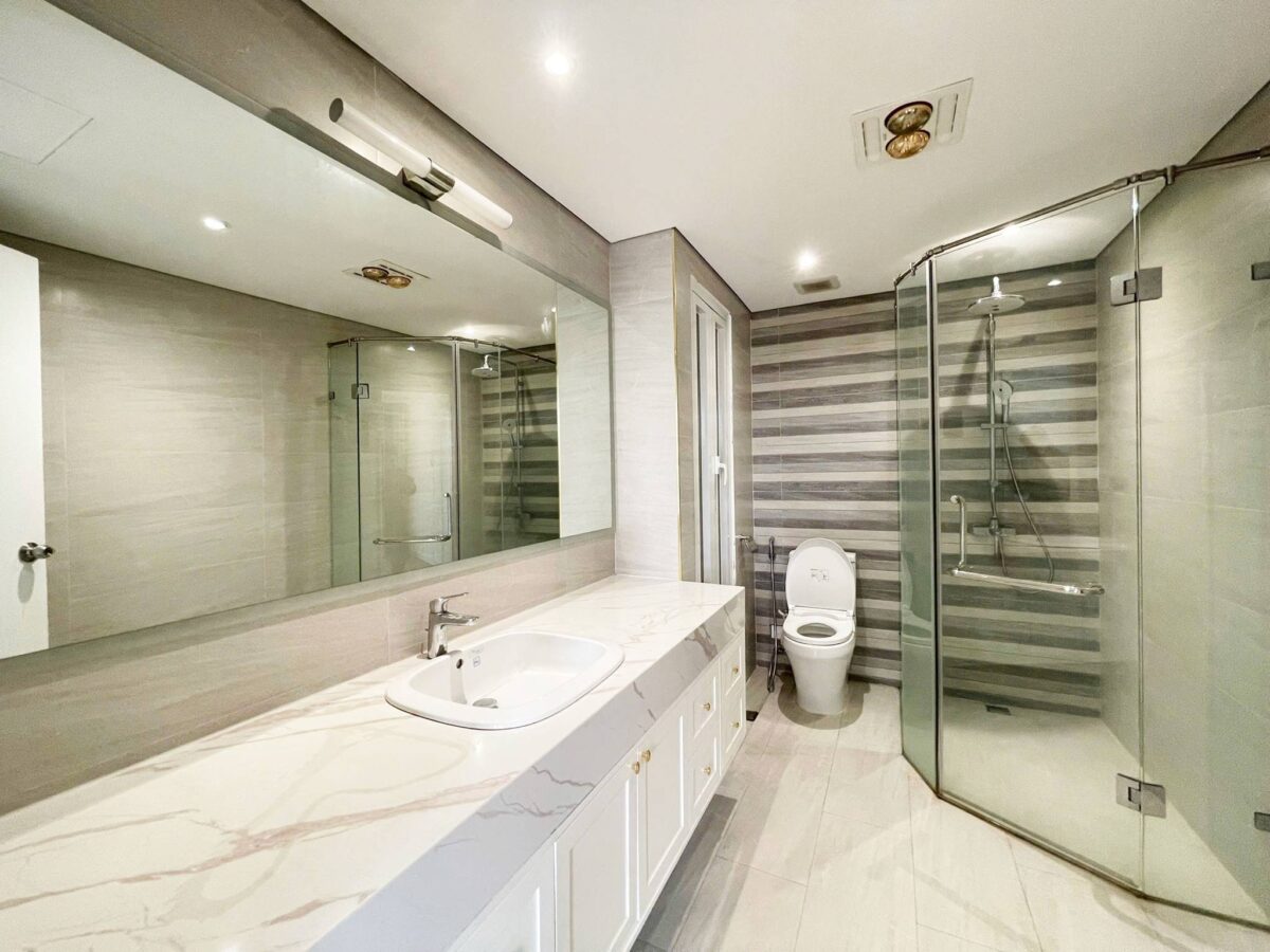 Neo-classical 4BHK villa in Ciputra for rent (36)