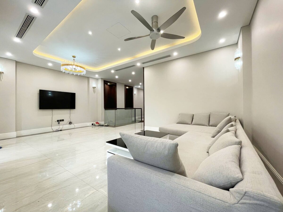 Neo-classical 4BHK villa in Ciputra for rent (8)