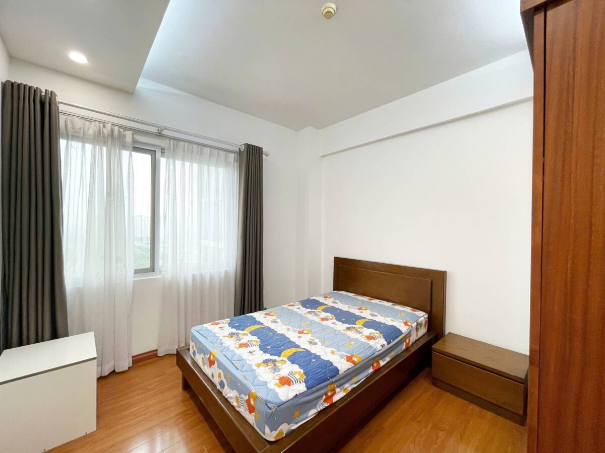 Cheap 3-bedroom 154-SQM apartment at E4 Ciputra for rent (13)