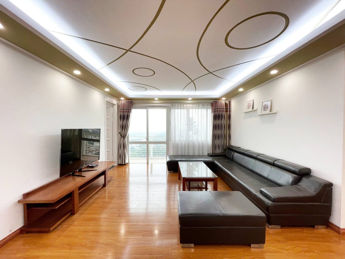Cheap 3-bedroom 154-SQM apartment at E4 Ciputra for rent (2)