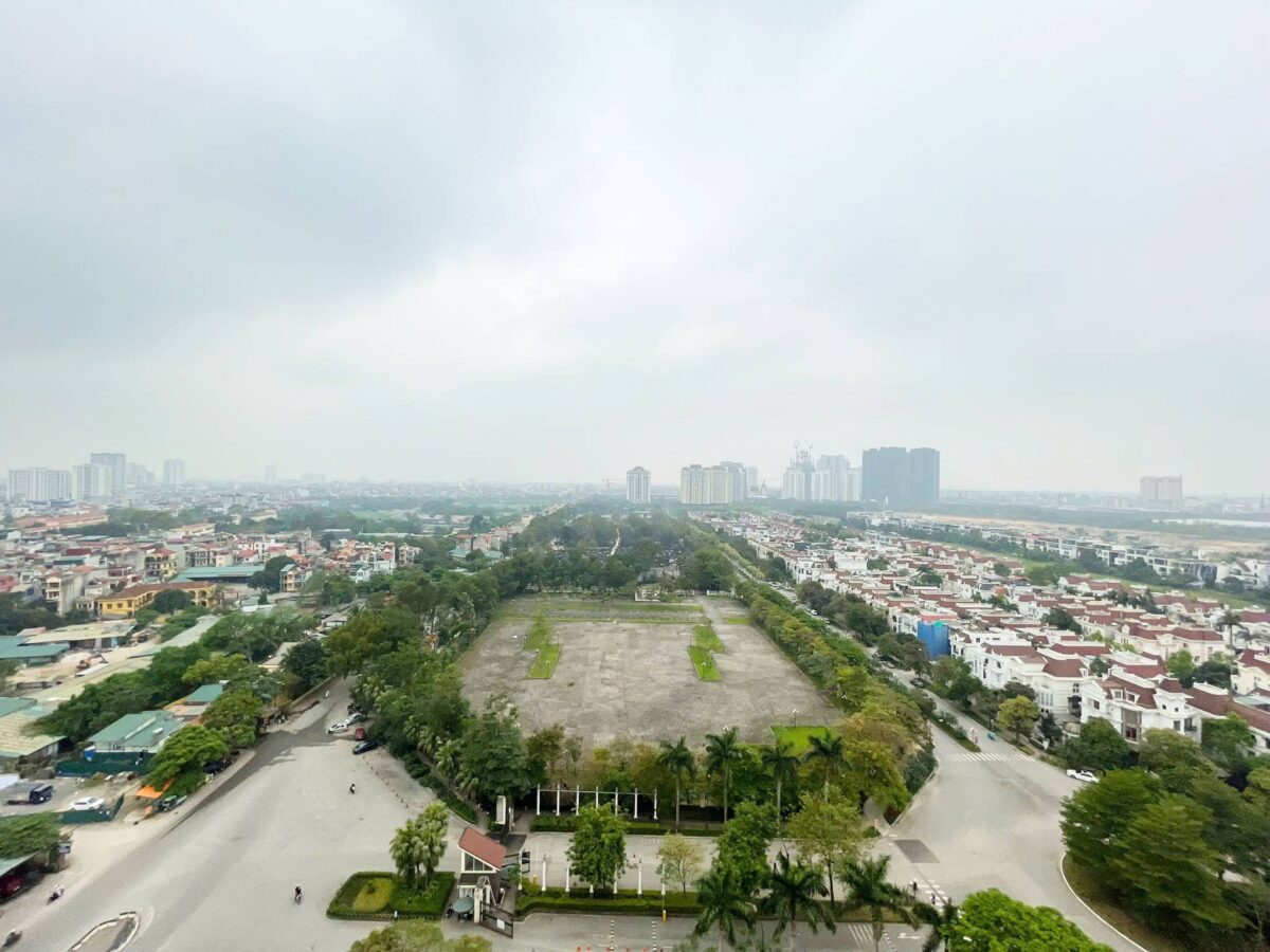 Cheap 3-bedroom 154-SQM apartment at E4 Ciputra for rent (20)
