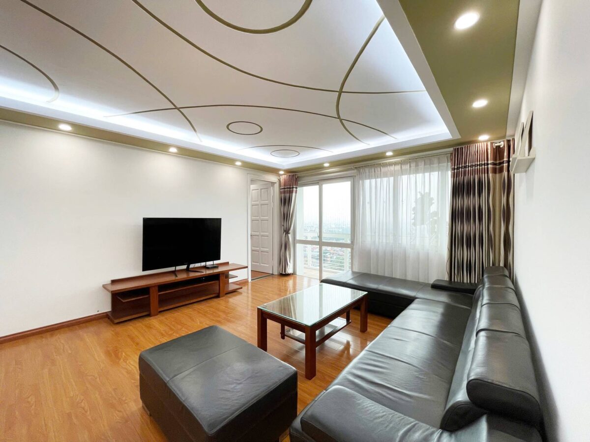 Cheap 3-bedroom 154-SQM apartment at E4 Ciputra for rent (3)
