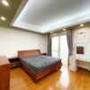 Cheap 3-bedroom 154-SQM apartment at E4 Ciputra for rent (8)