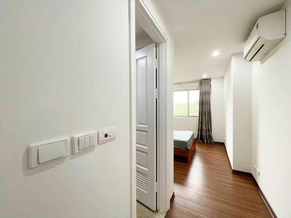 Cheap 4-bedroom 182-SQM apartment at Ciputra for rent at only 1200 USD (11)