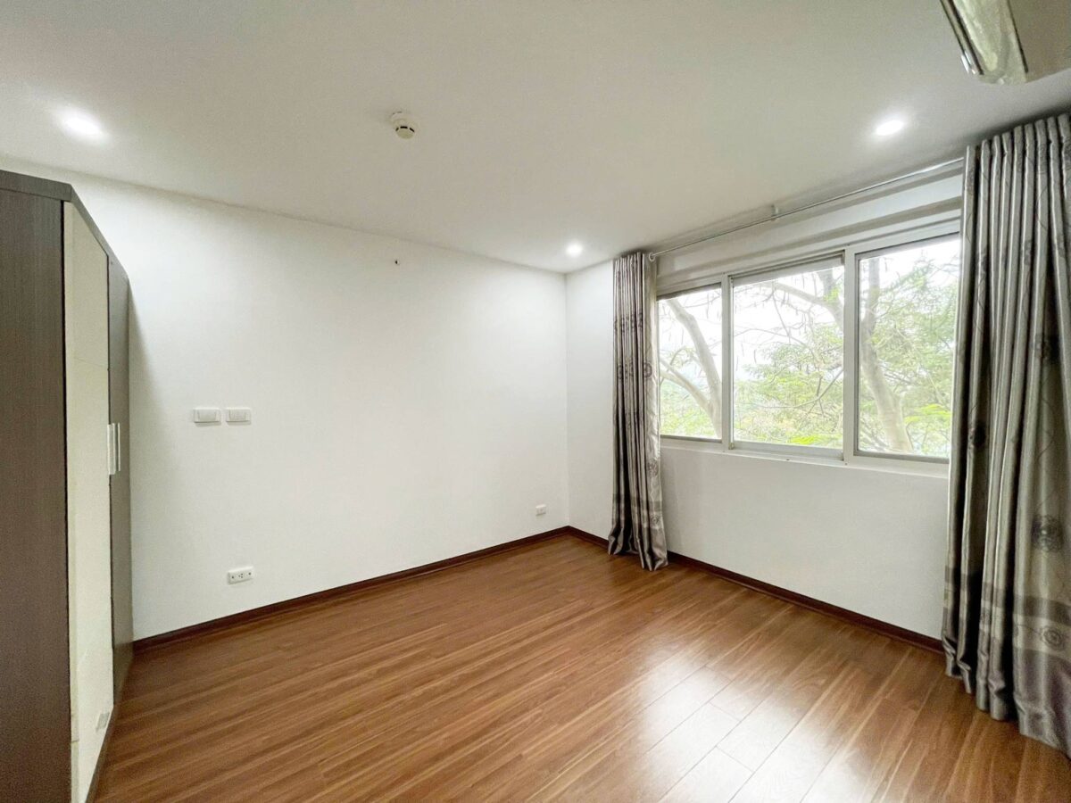 Cheap 4-bedroom 182-SQM apartment at Ciputra for rent at only 1200 USD (17)