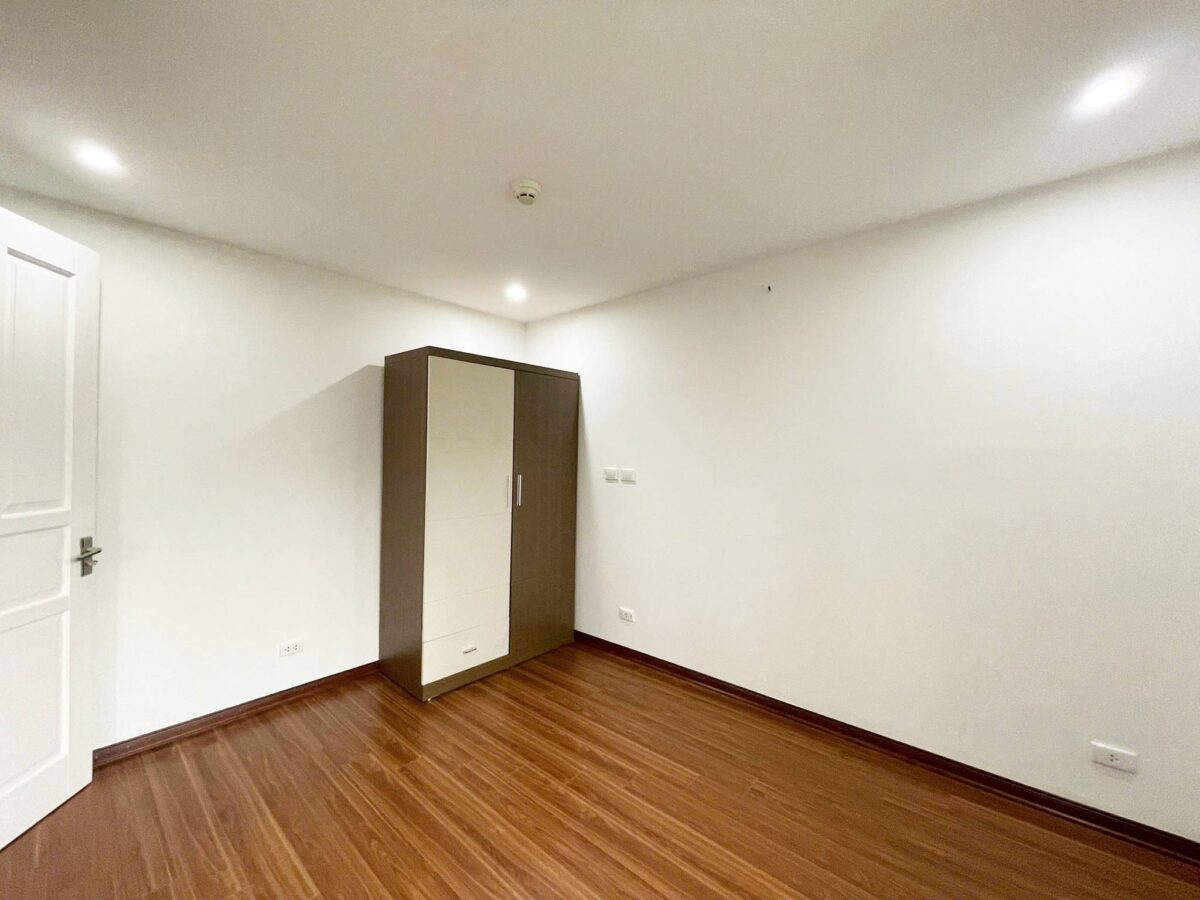 Cheap 4-bedroom 182-SQM apartment at Ciputra for rent at only 1200 USD (18)
