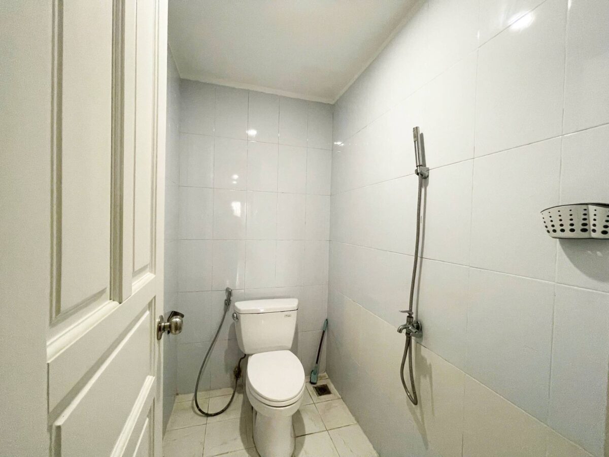 Cheap 4-bedroom 182-SQM apartment at Ciputra for rent at only 1200 USD (21)