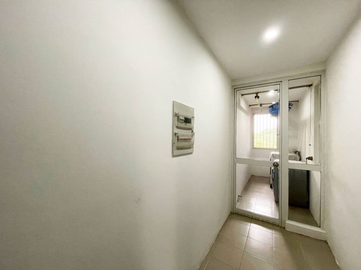Cheap 4-bedroom 182-SQM apartment at Ciputra for rent at only 1200 USD (22)