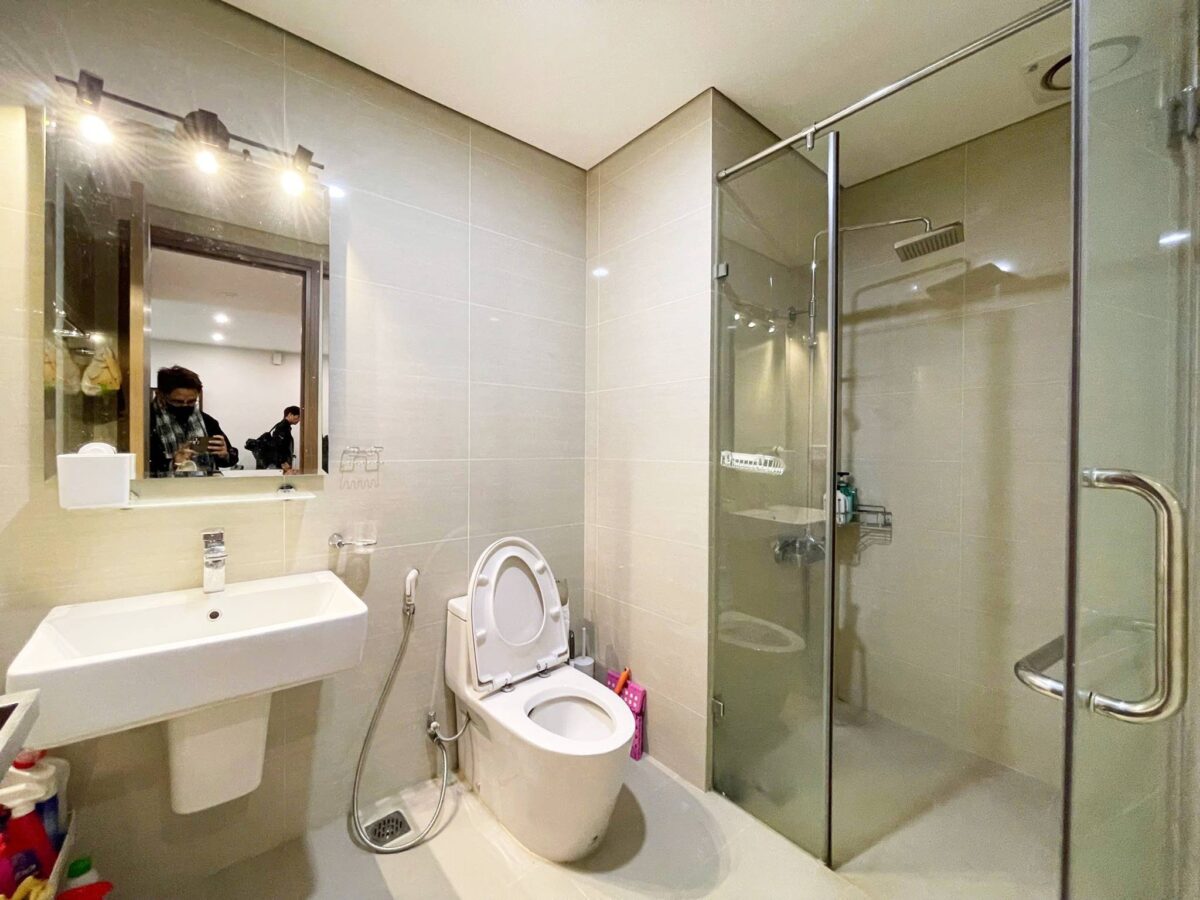 Modern 2-bedroom apartment for rent at L5 Ciputra (9)