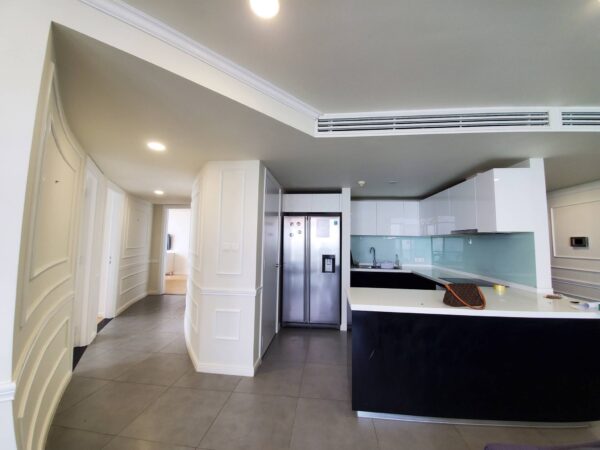 Beautiful lake-view 3BRs apartment for rent at Watermark Tay Ho (2)