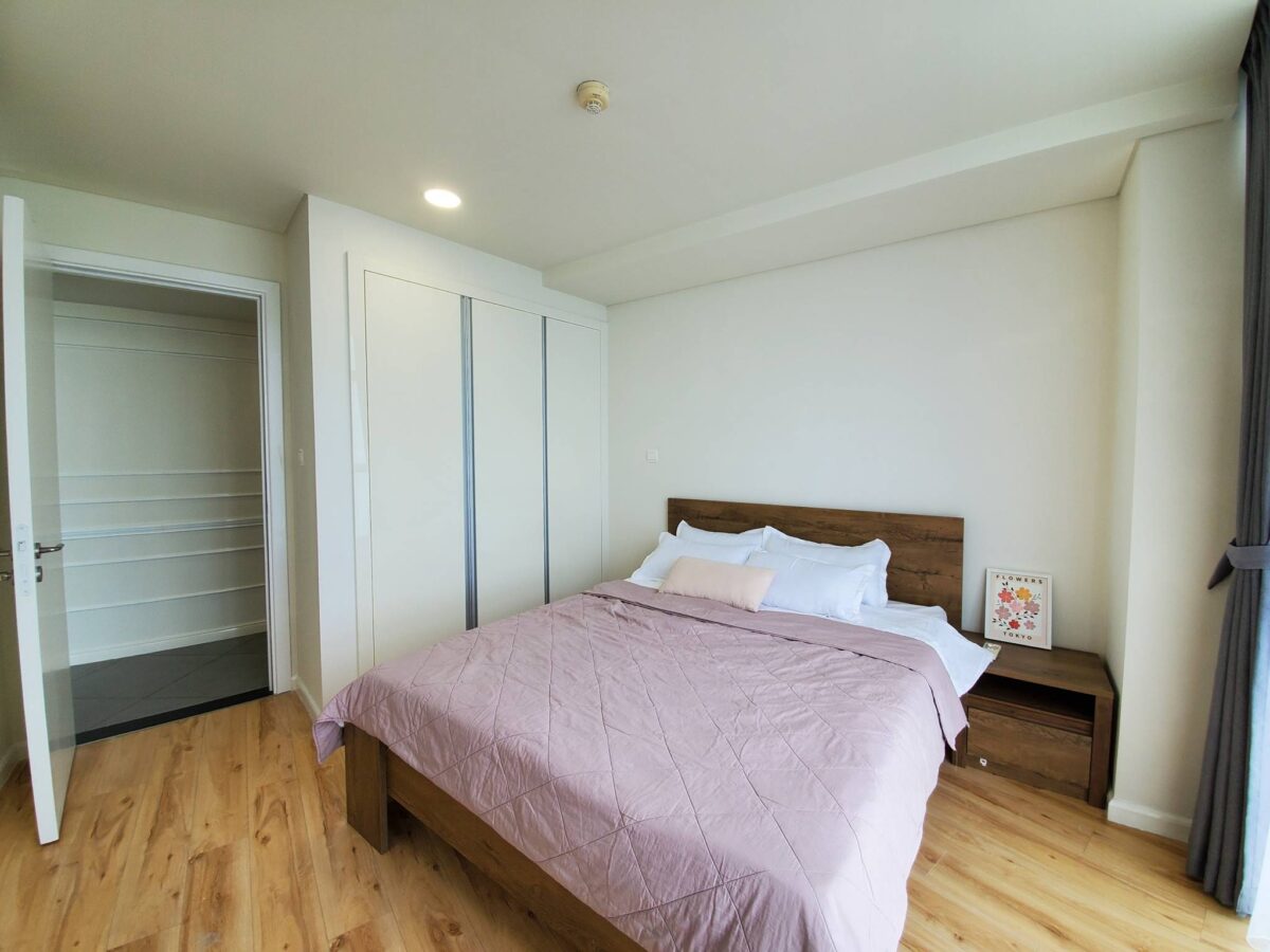 Beautiful lake-view 3BRs apartment for rent at Watermark Tay Ho (3)