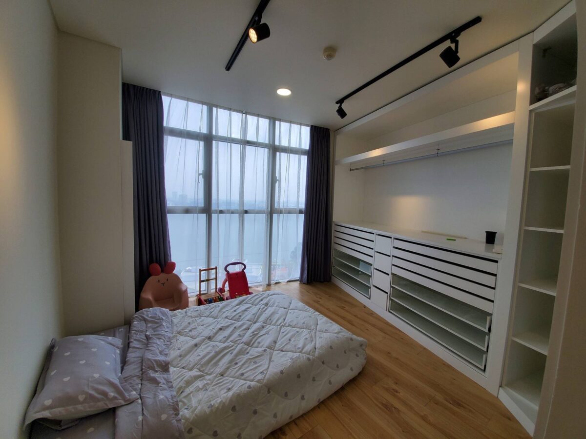 Beautiful lake-view 3BRs apartment for rent at Watermark Tay Ho (5)