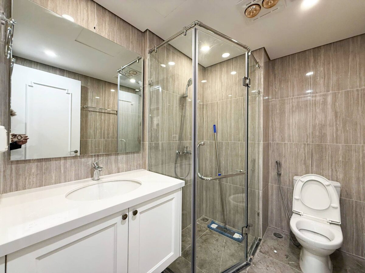 Brand-new & Elegant 2-bedroom apartment for rent at D' Le Roi Soleil (17)