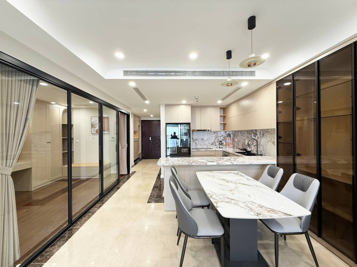 Brand-new & Elegant 2-bedroom apartment for rent at D' Le Roi Soleil (4)