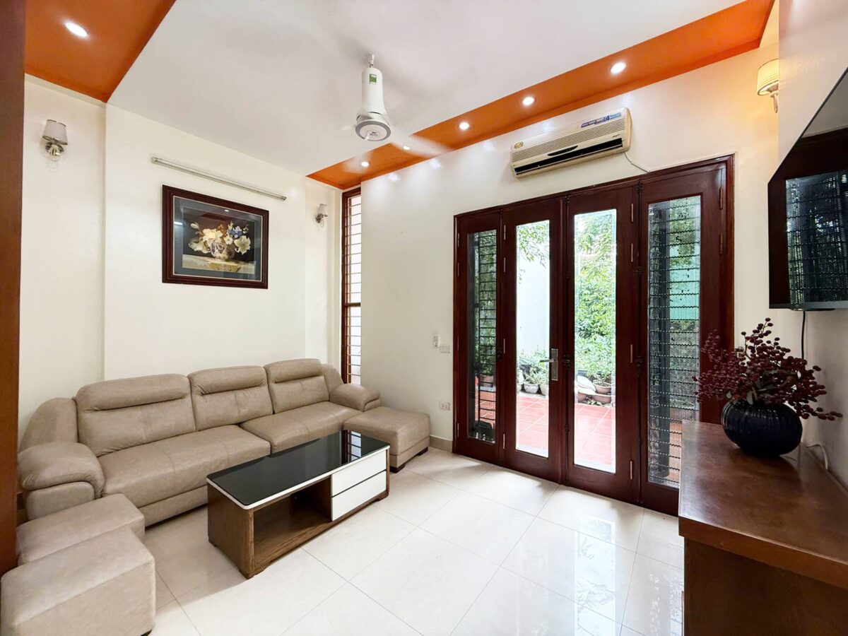 Cheap 2-bedroom house for rent at Phu Thuong, Tay Ho, Hanoi (2)