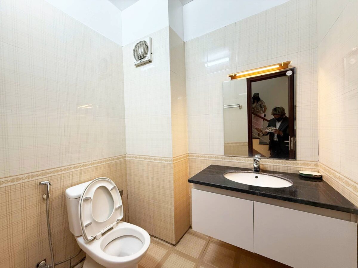 Cheap 2-bedroom house for rent at Phu Thuong, Tay Ho, Hanoi (5)