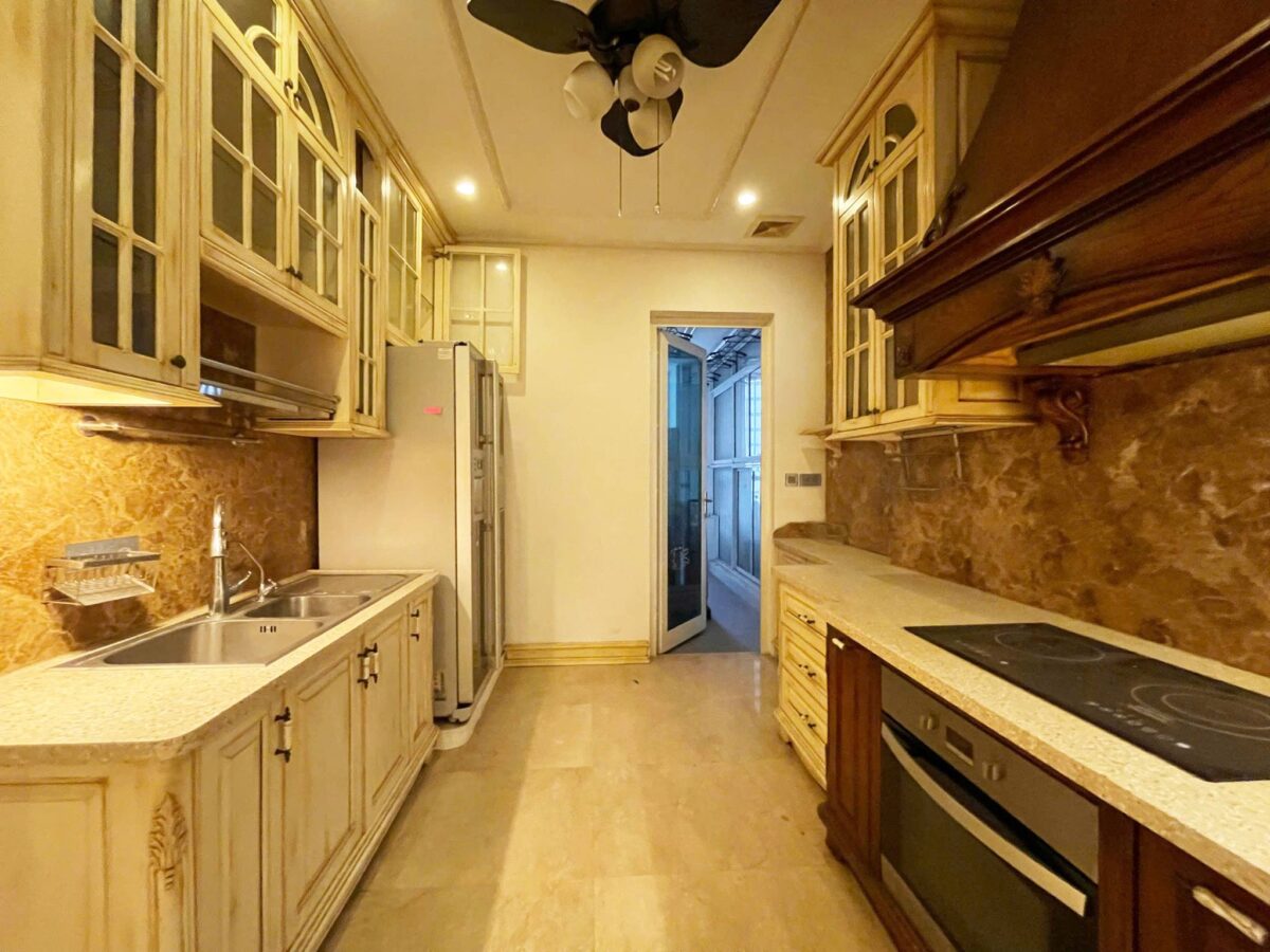 Classic-style 2-bedroom 154-SQM apartment for rent at The Link Ciputra (10)