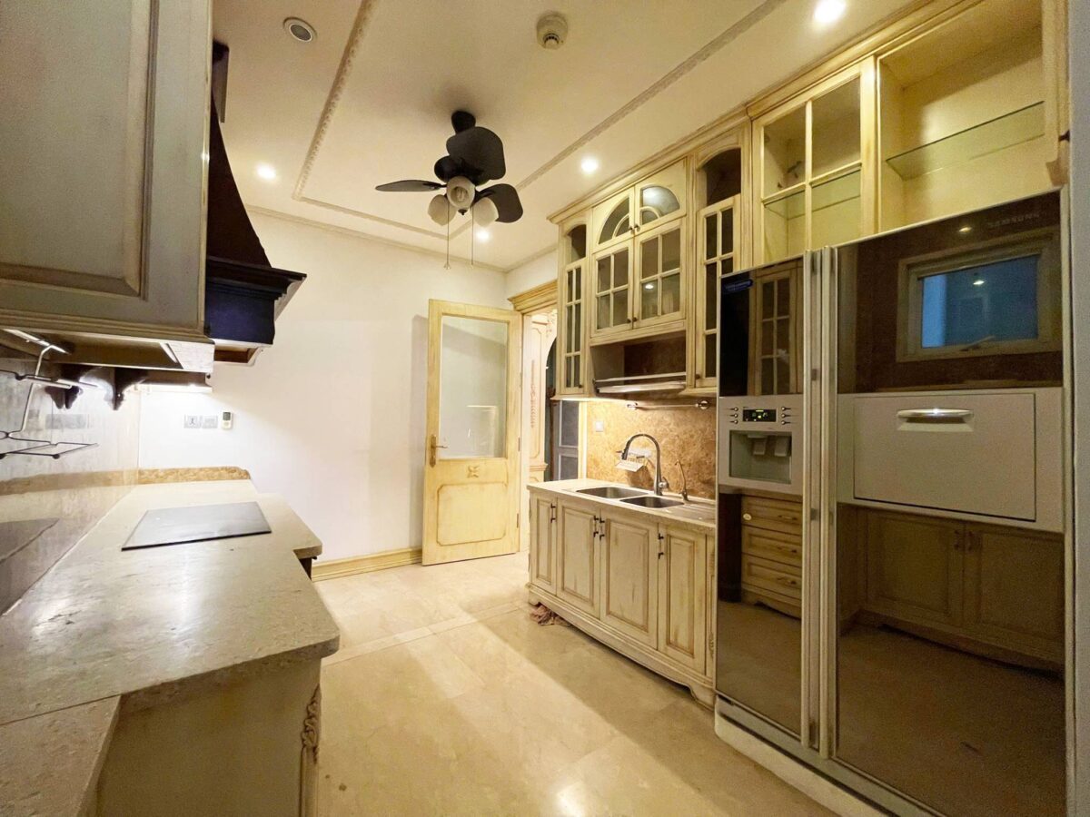 Classic-style 2-bedroom 154-SQM apartment for rent at The Link Ciputra (11)