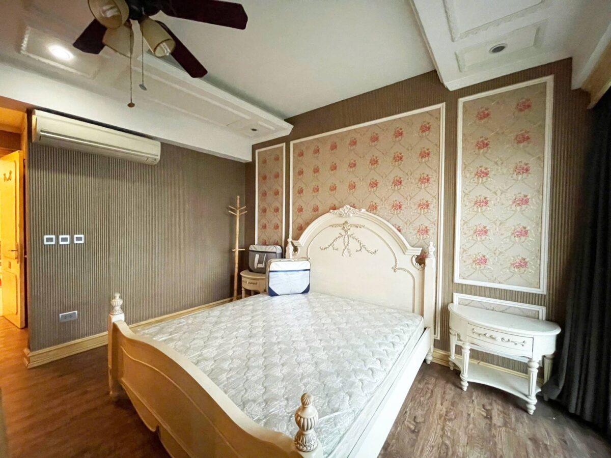 Classic-style 2-bedroom 154-SQM apartment for rent at The Link Ciputra (13)