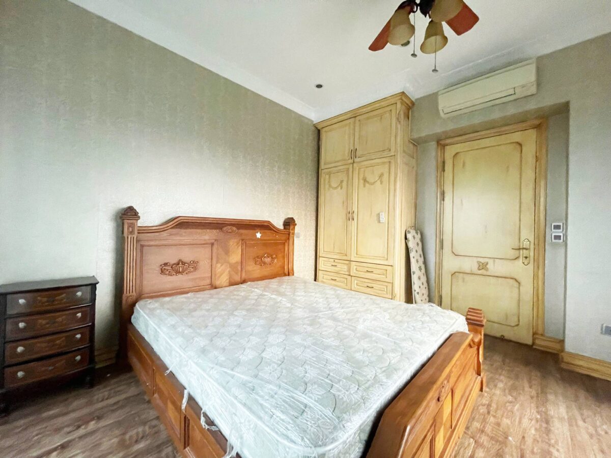 Classic-style 2-bedroom 154-SQM apartment for rent at The Link Ciputra (19)