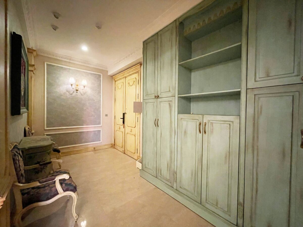 Classic-style 2-bedroom 154-SQM apartment for rent at The Link Ciputra (21)