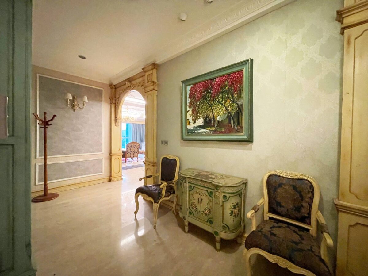 Classic-style 2-bedroom 154-SQM apartment for rent at The Link Ciputra (22)