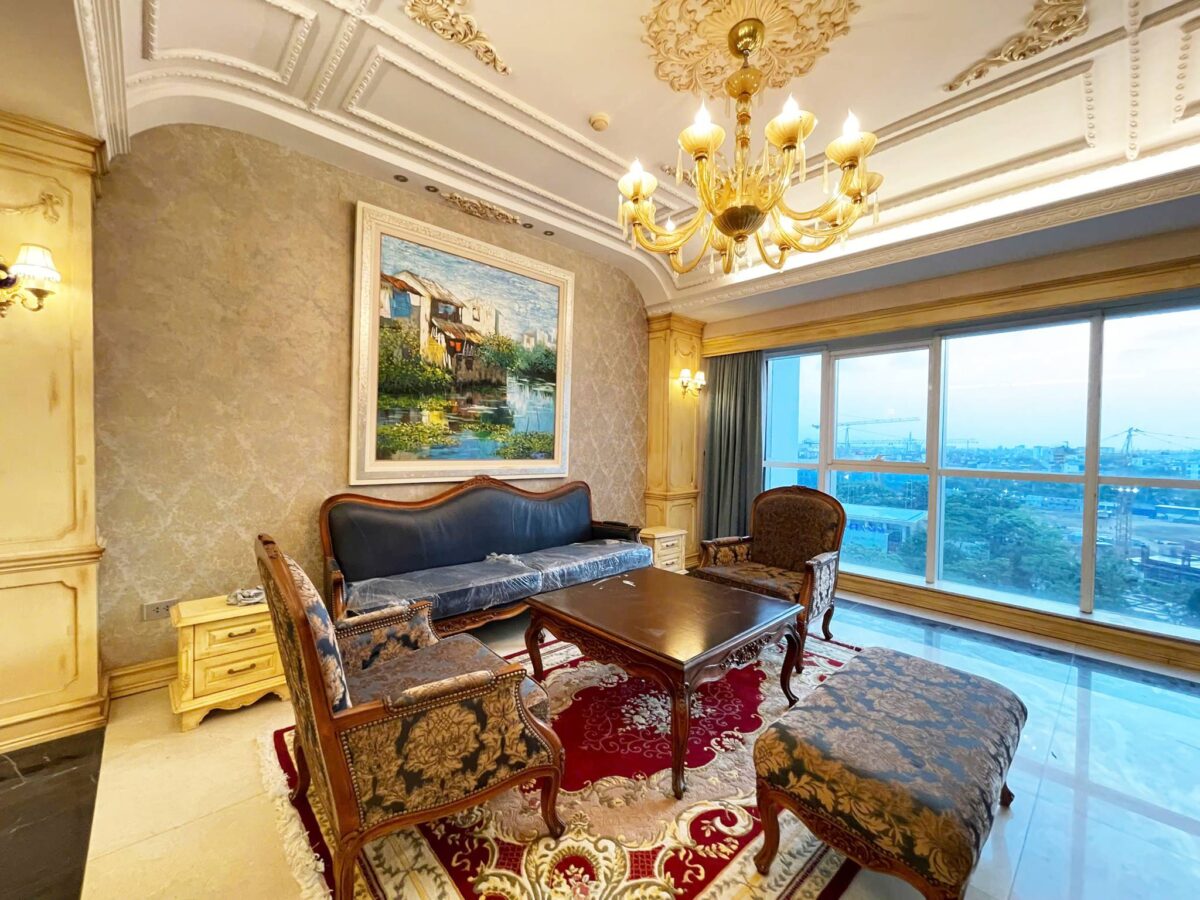 Classic-style 2-bedroom 154-SQM apartment for rent at The Link Ciputra (3)