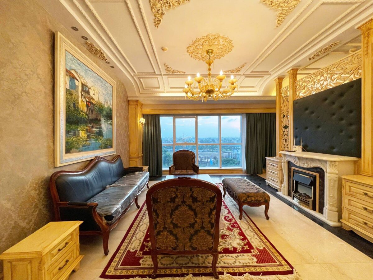 Classic-style 2-bedroom 154-SQM apartment for rent at The Link Ciputra (4)