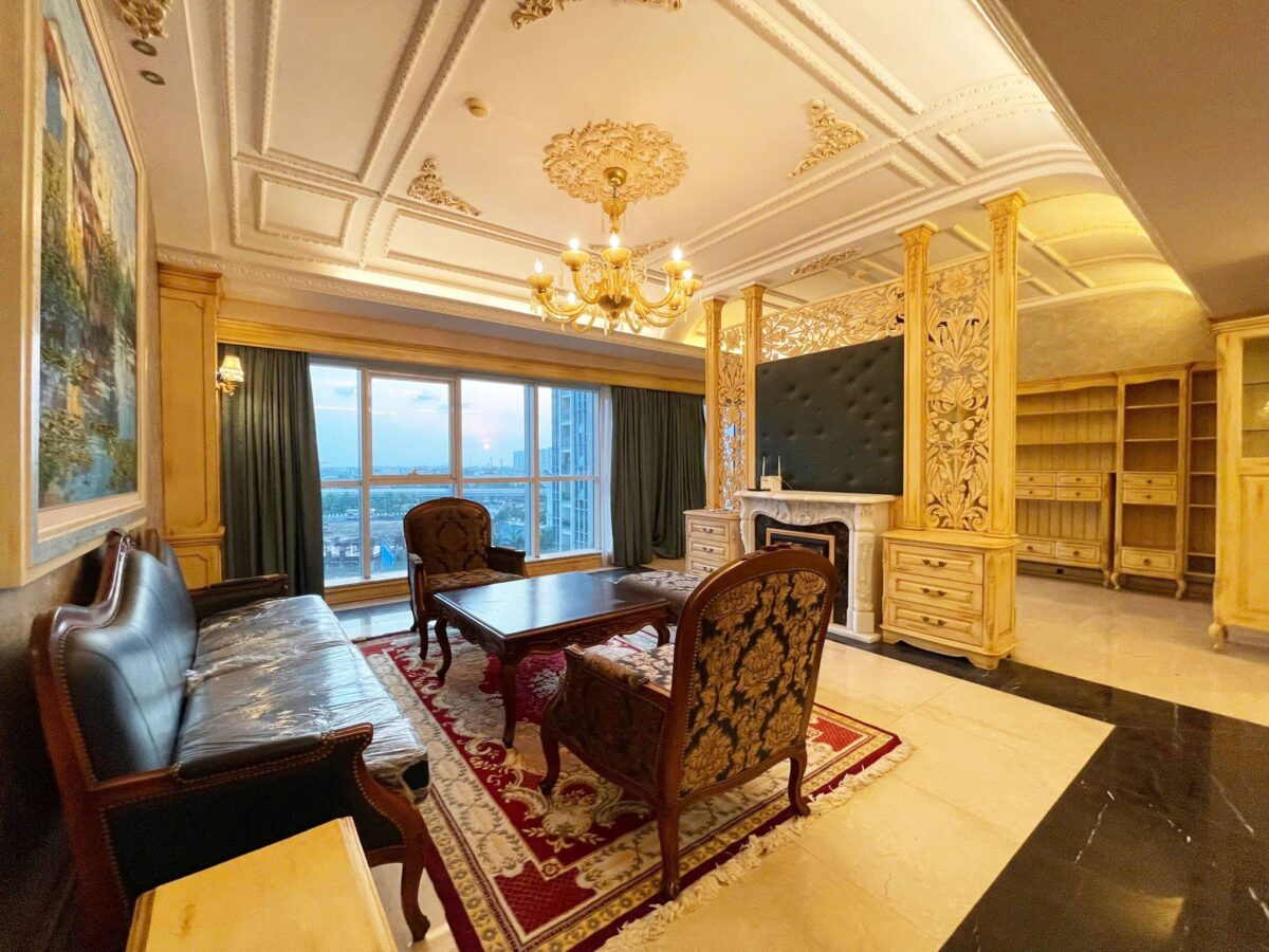 Classic-style 2-bedroom 154-SQM apartment for rent at The Link Ciputra (5)