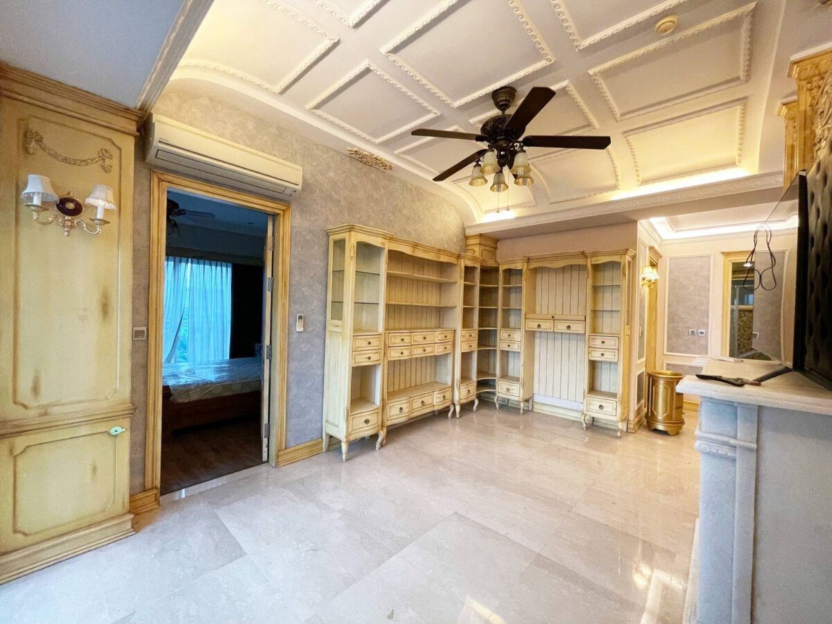 Classic-style 2-bedroom 154-SQM apartment for rent at The Link Ciputra (6)