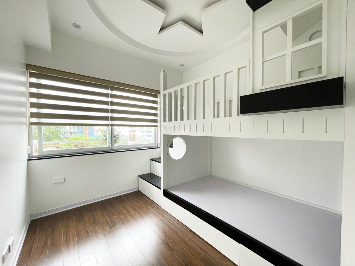 Contemporary 2-bedroom apartment at E5 Ciputra for rent (14)