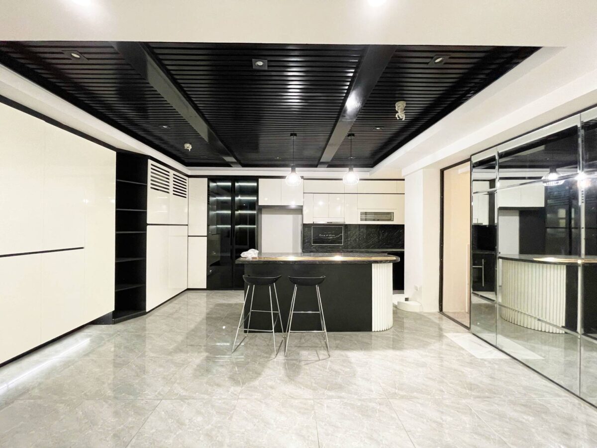 Contemporary 2-bedroom apartment at E5 Ciputra for rent (4)