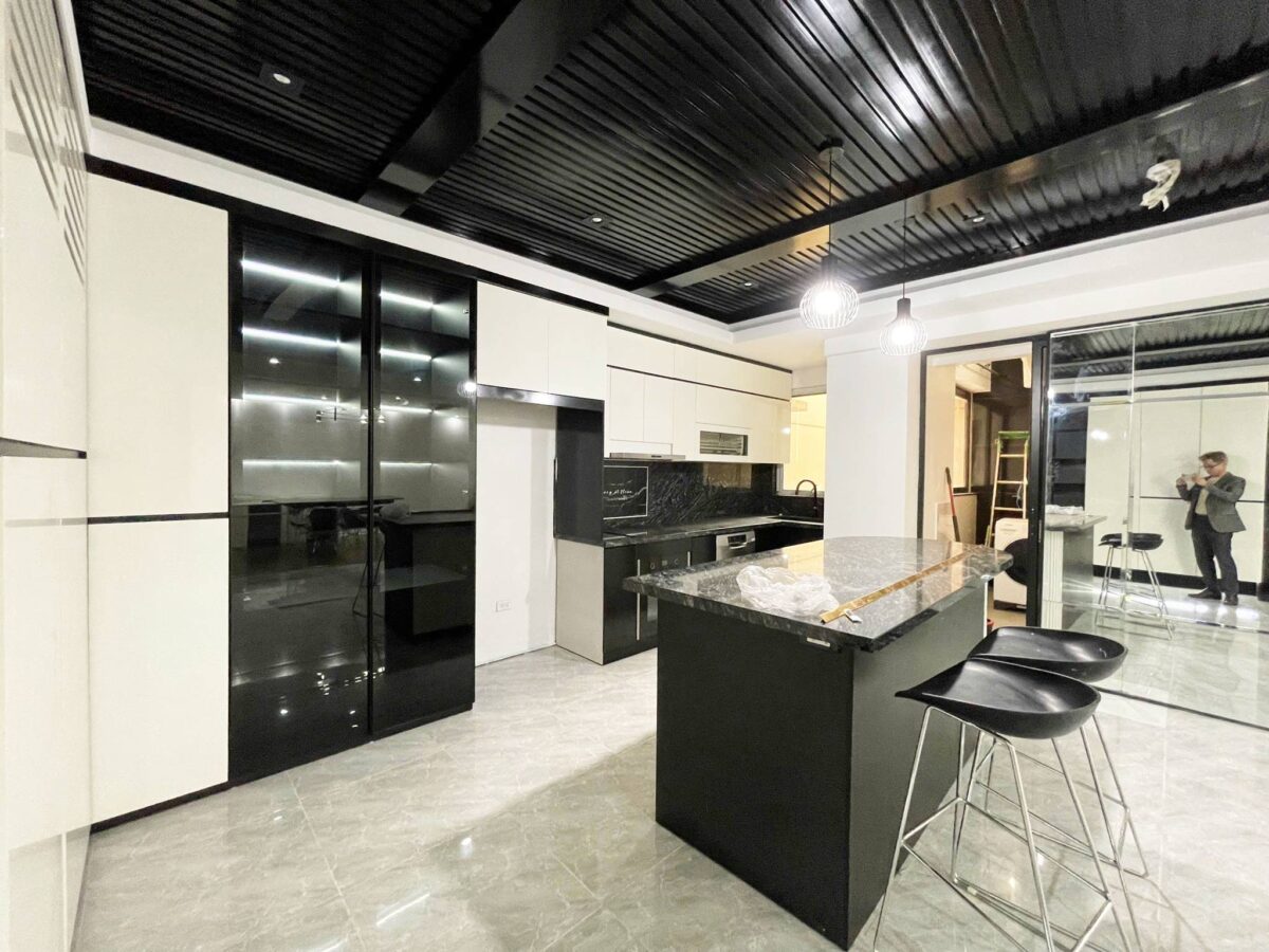 Contemporary 2-bedroom apartment at E5 Ciputra for rent (5)