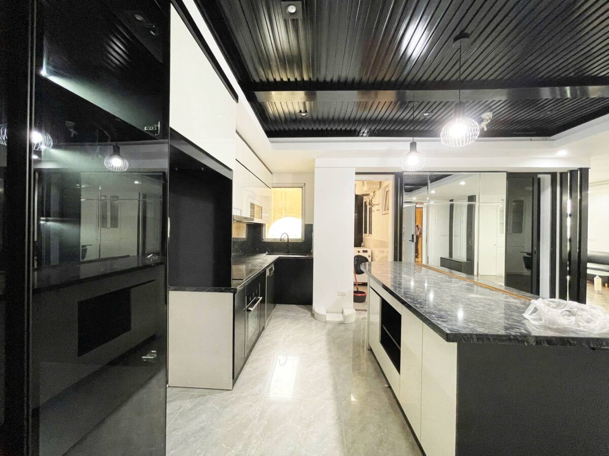 Contemporary 2-bedroom apartment at E5 Ciputra for rent (6)