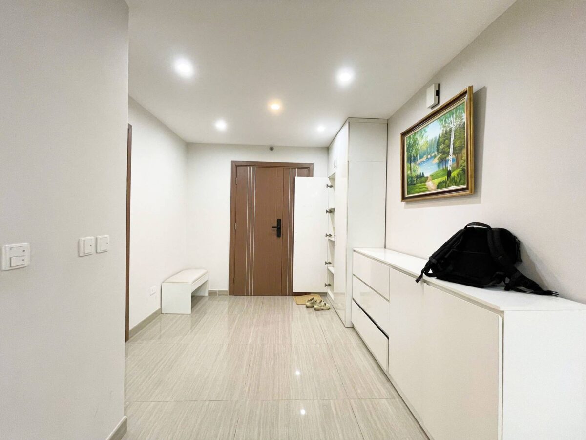 Fully furnished 3-bedroom apartment for rent at The Link Ciputra (16)