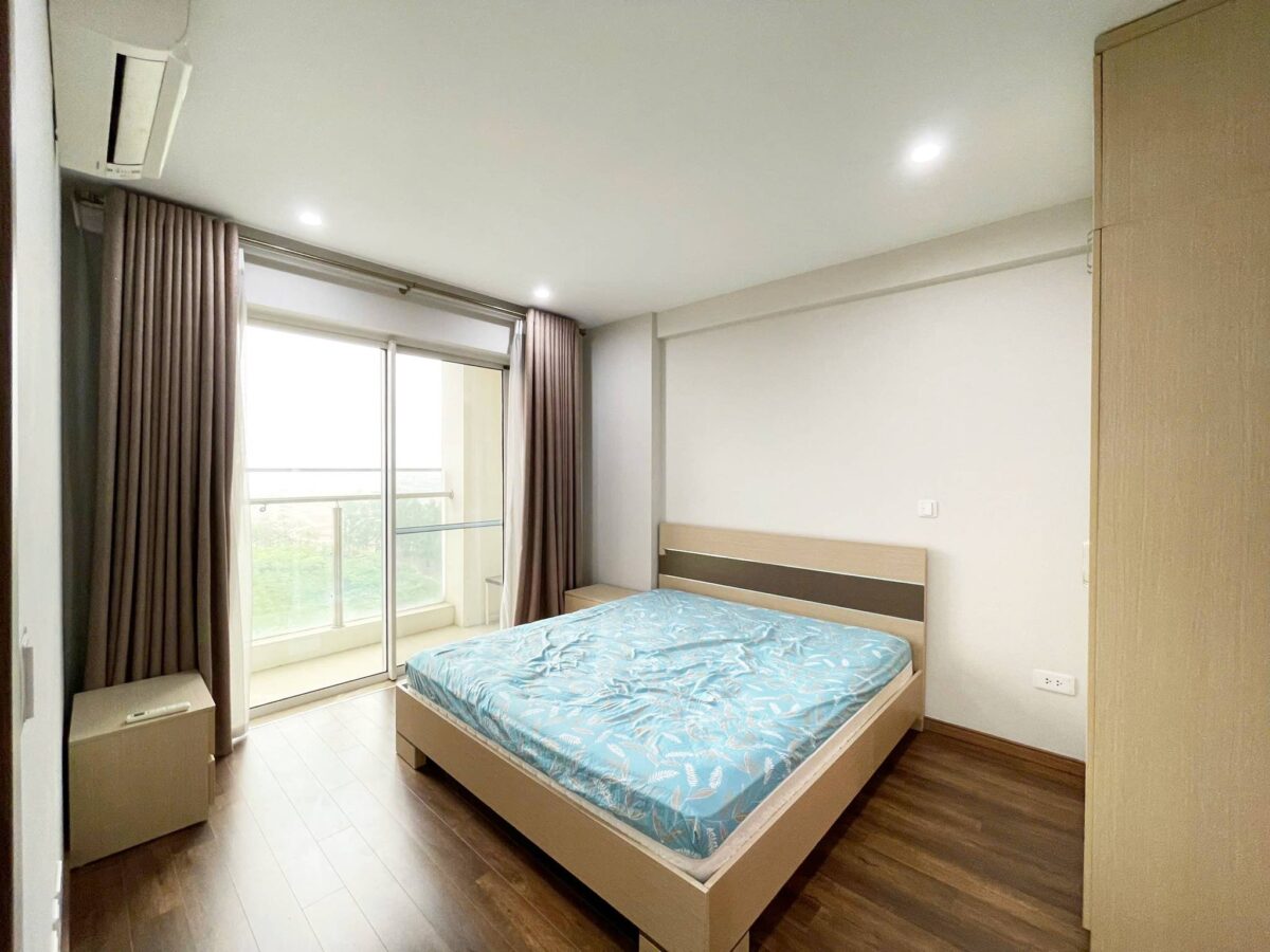 Fully furnished 3-bedroom apartment for rent at The Link Ciputra (8)