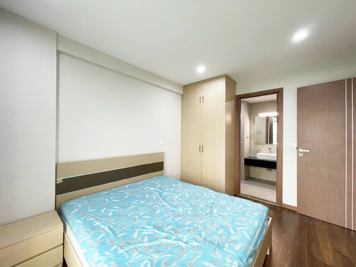 Fully furnished 3-bedroom apartment for rent at The Link Ciputra (9)