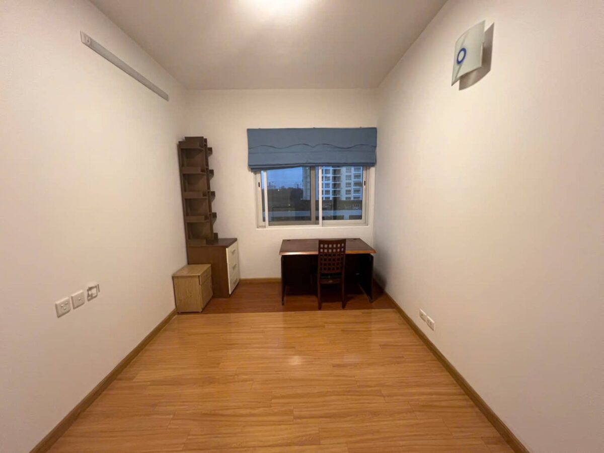 Gorgeous 4-bedroom apartment at E1 Ciputra for rent (19)